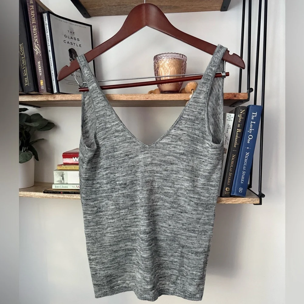 Lululemon Knit Mix & Mingle Knit Tank Top Heathered Gray
Low Back Twist Sweater - Picture 3 of 7